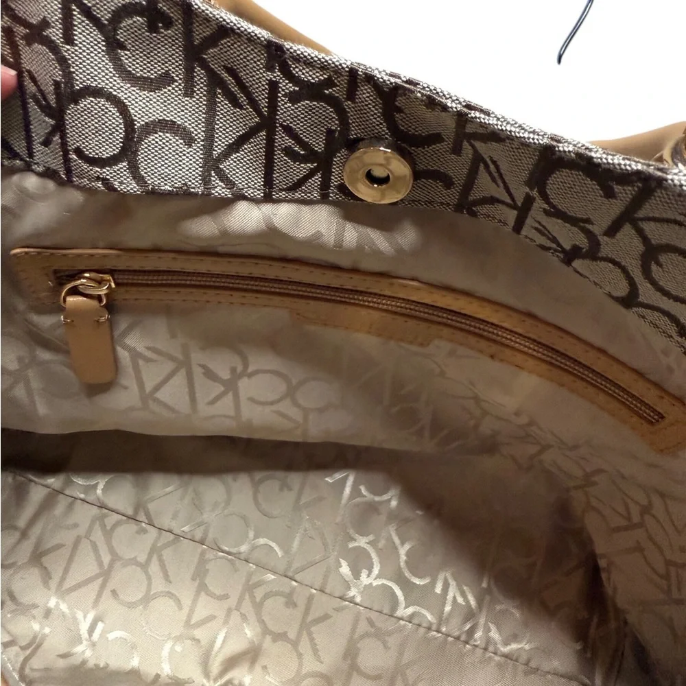 Calvin Klein Canvas khaki and tan signature logo shoulder/crossbody bag. NWOT - Picture 5 of 11